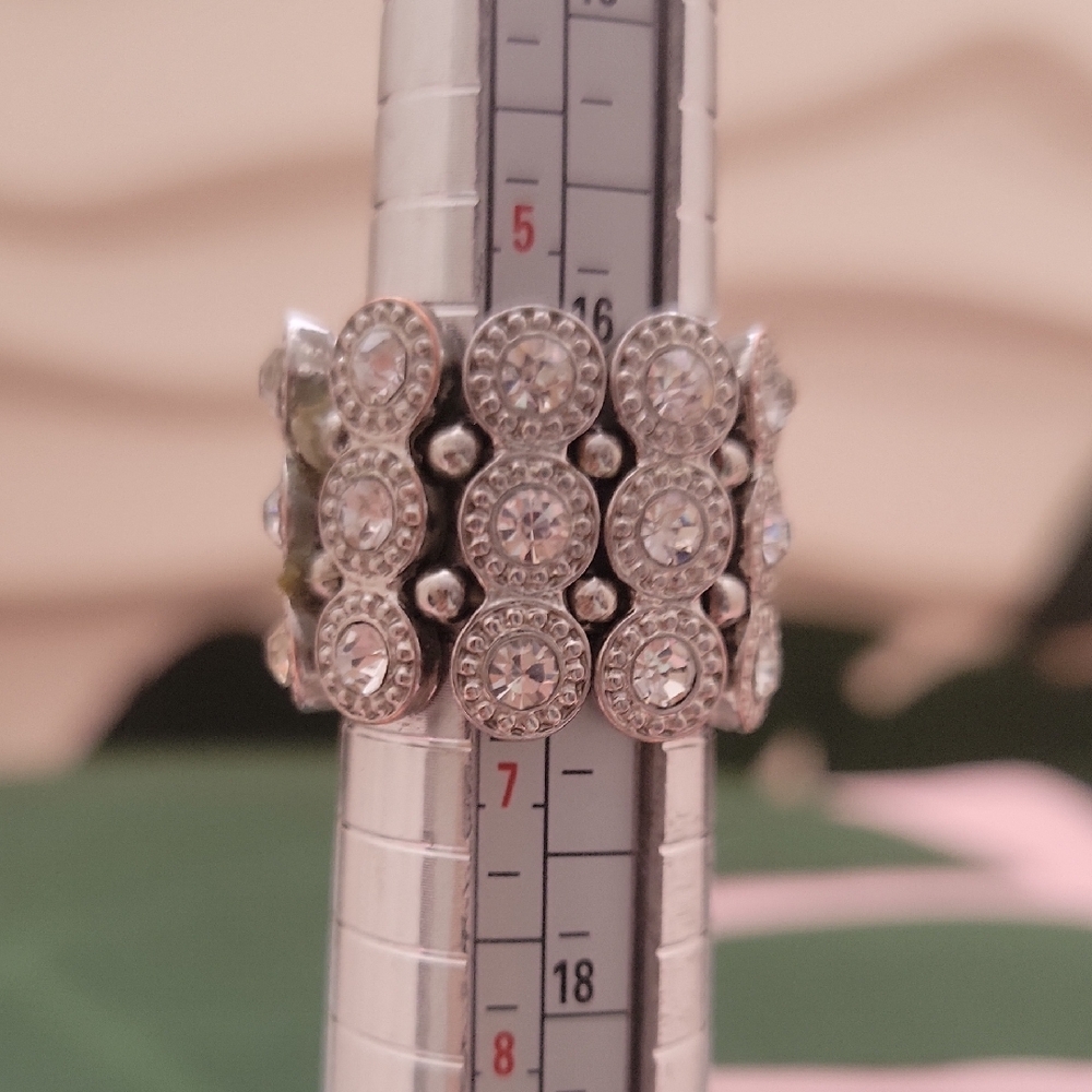 Elegant Vintage Stretch Silver Crystal Ring